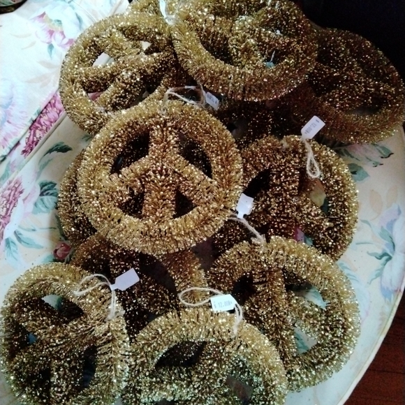 12 gold bottle brush sisal Peace Sign ornaments - Picture 7 of 12